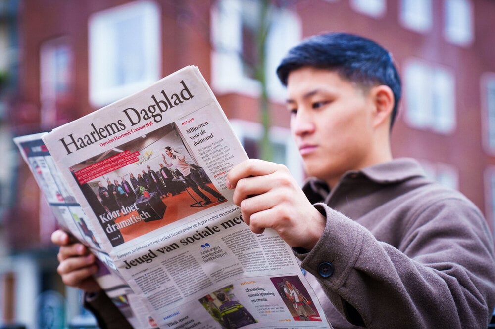 Haarlems Dagblad met man