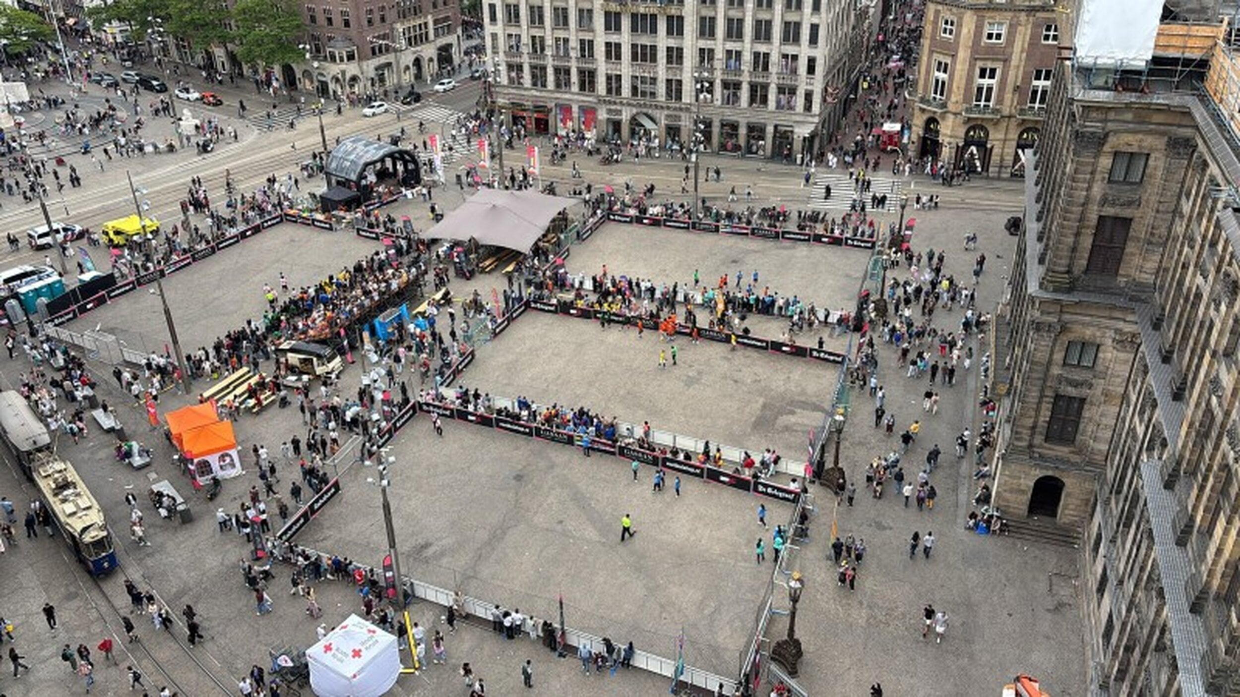 Straatvoetbalfinale op de Dam: Een dag vol energie en saamhorigheid