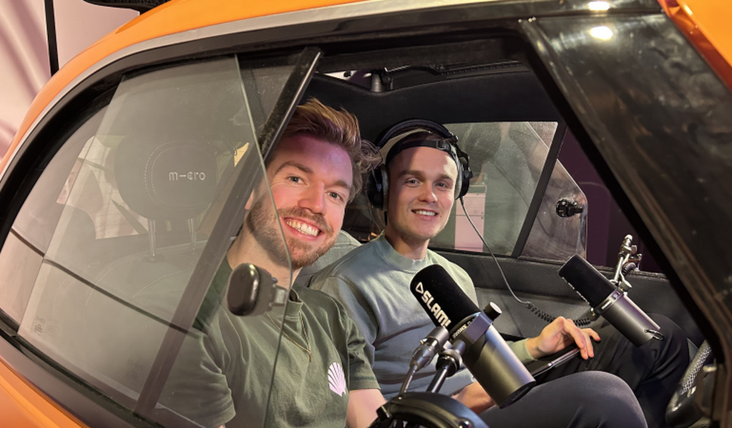 SLAM!-dj’s maken ochtendshow live vanuit kleine auto en lanceren nieuw radiospel