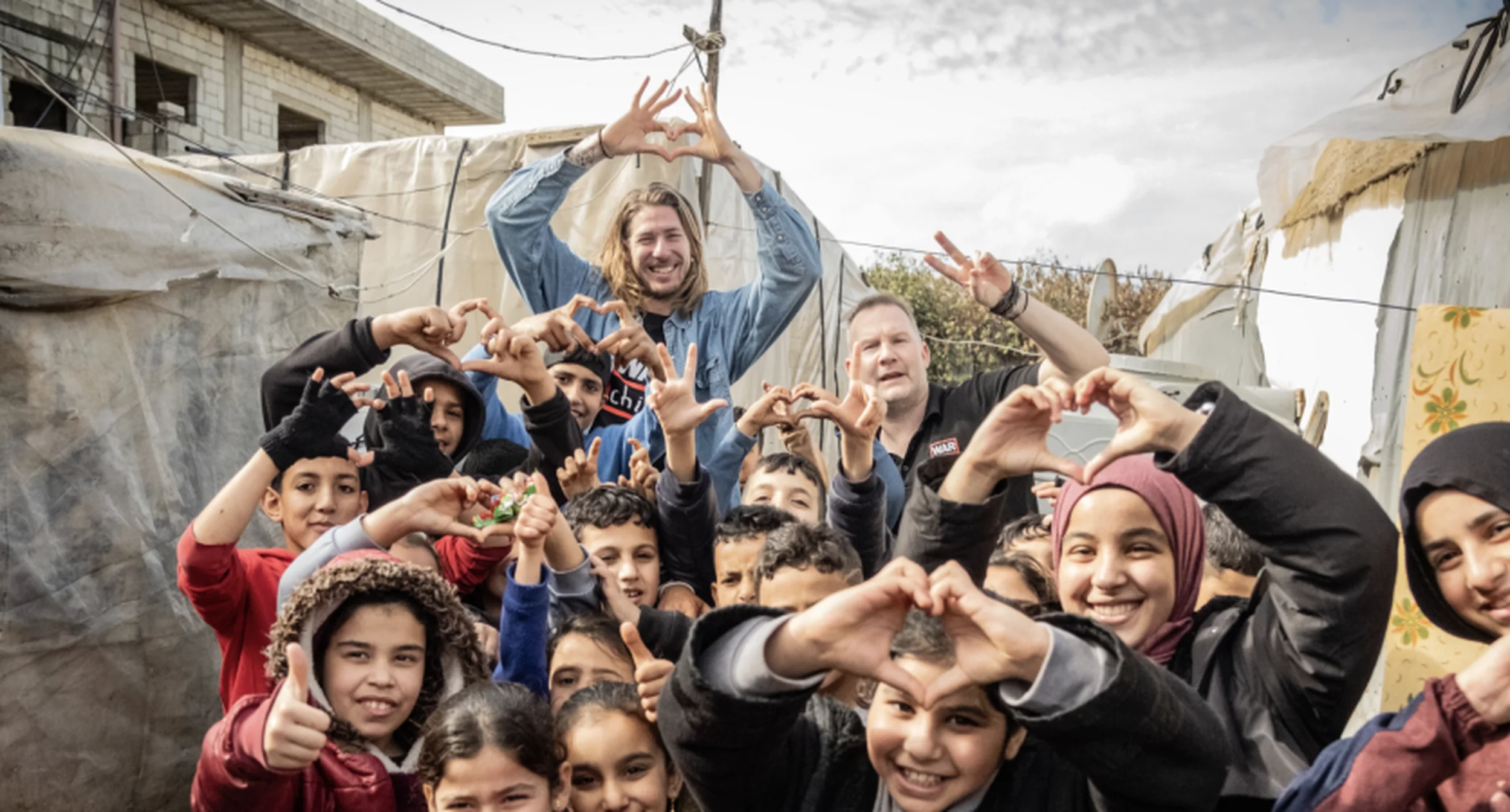 Radio Veronica DJ Frank van der Lende secretly traveled to Lebanon with War Child for (S)Top 520.